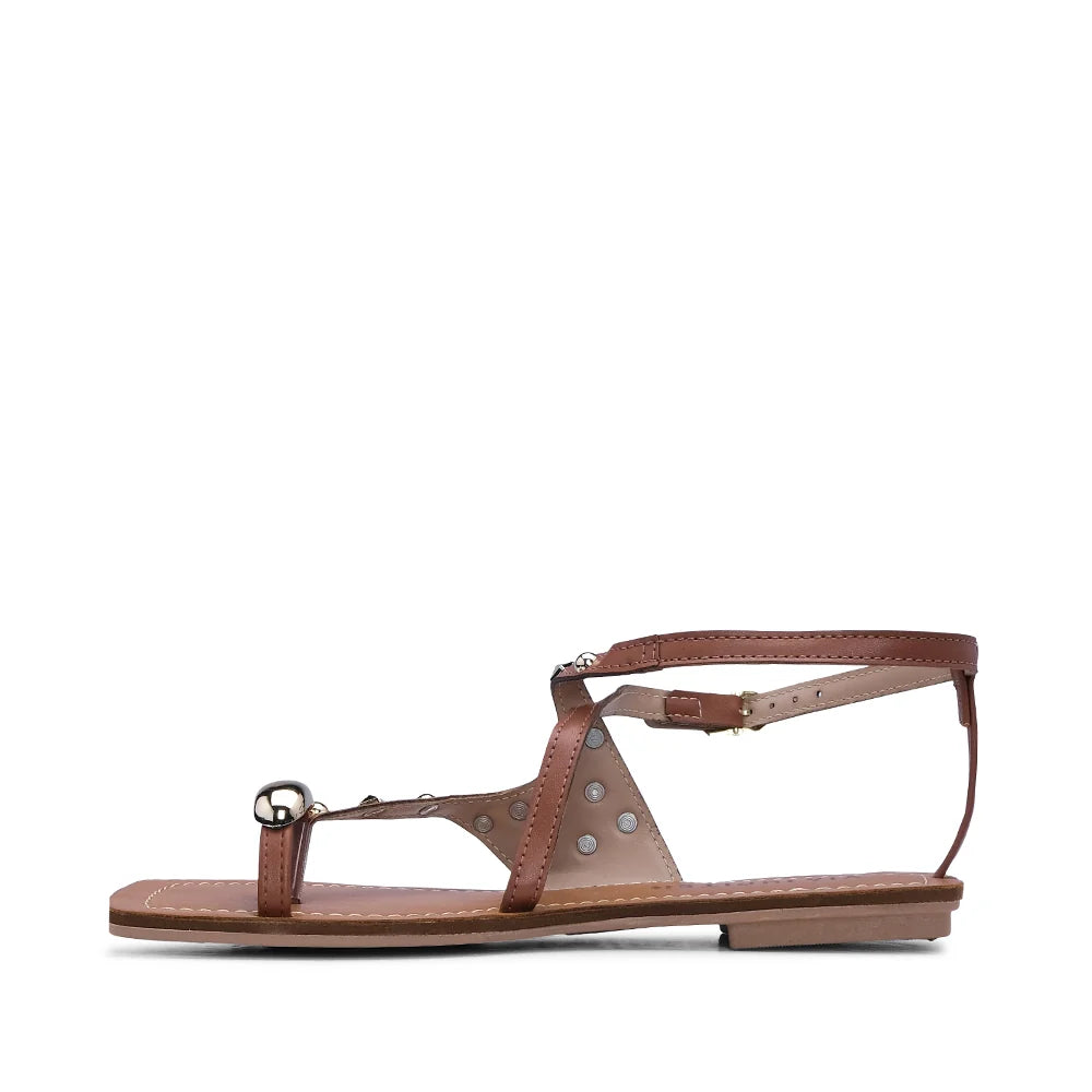 Sandália Rasa Camel com Aplicações